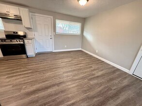 301 Lesher Dr in Dayton, OH - Building Photo - Building Photo