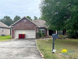 306 Scotch Pine Ln in Crestview, FL - Building Photo
