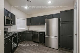 639 Stonehurst Dr in North Las Vegas, NV - Foto de edificio - Building Photo