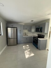 6216 Cleveland St in Hollywood, FL - Foto de edificio - Building Photo