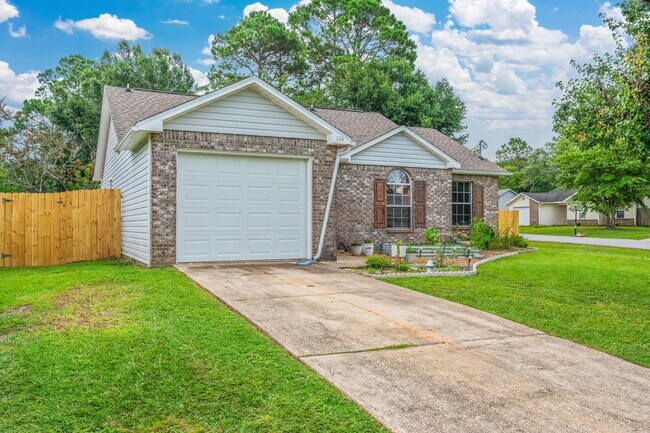 104 Oak Terrace Dr in Crestview, FL - Building Photo - Building Photo