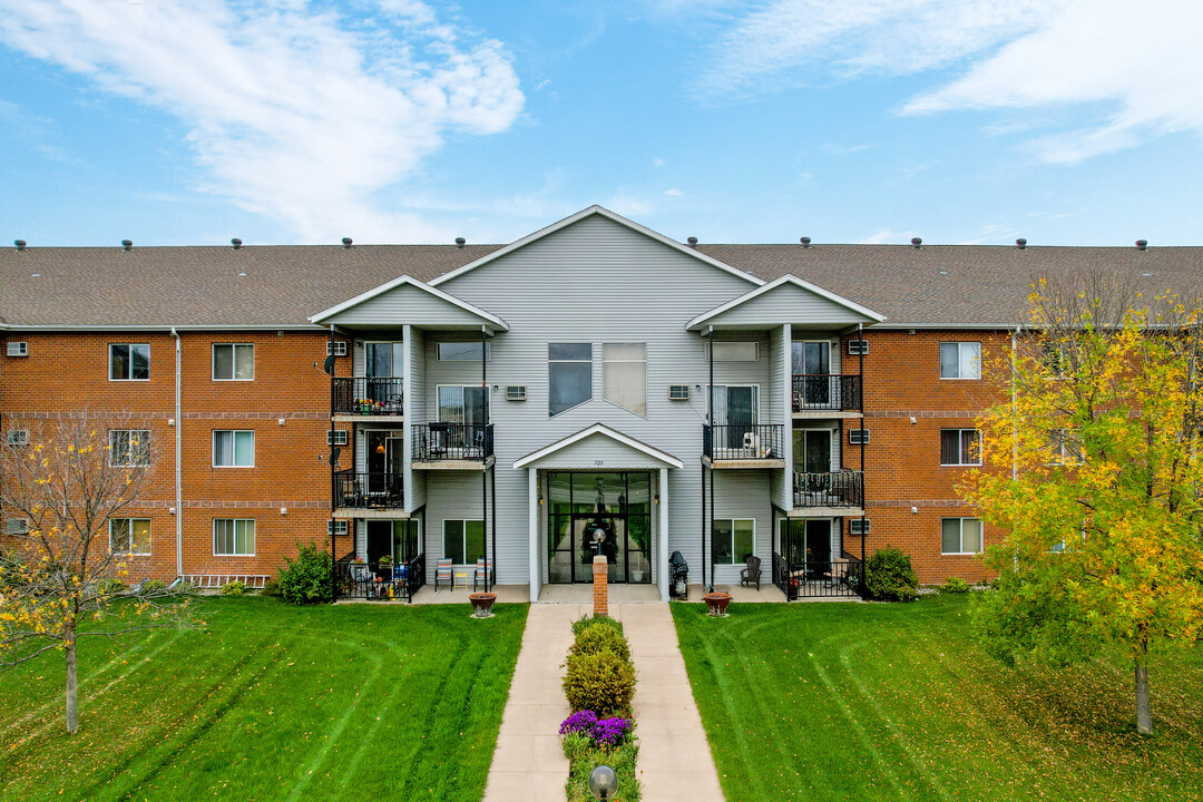 Royal Court Apartments in Fargo, ND - Foto de edificio