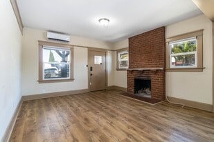 736 24th St in San Diego, CA - Building Photo