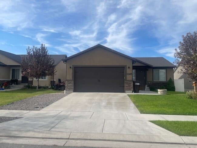 property at 1347 Skip St