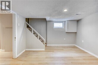 2100 Brampton St in Hamilton, ON - Building Photo - Building Photo