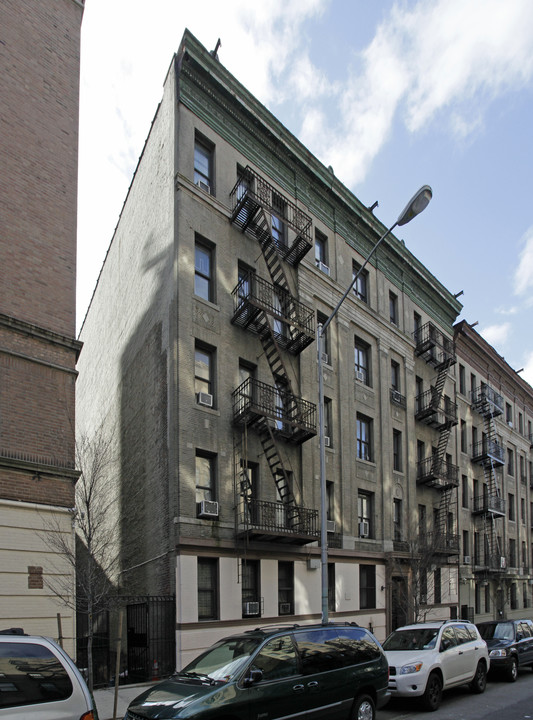 Varona in New York, NY - Building Photo