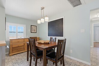 587 Dixie Hwy, Unit Main House in Tarpon Springs, FL - Building Photo - Building Photo