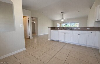 2010 NE 13th Pl in Cape Coral, FL - Building Photo - Building Photo