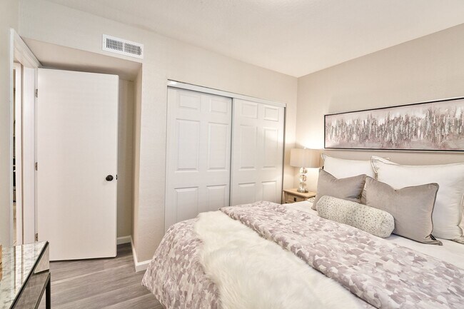 1215 Eagle Ave in Alameda, CA - Building Photo - Building Photo