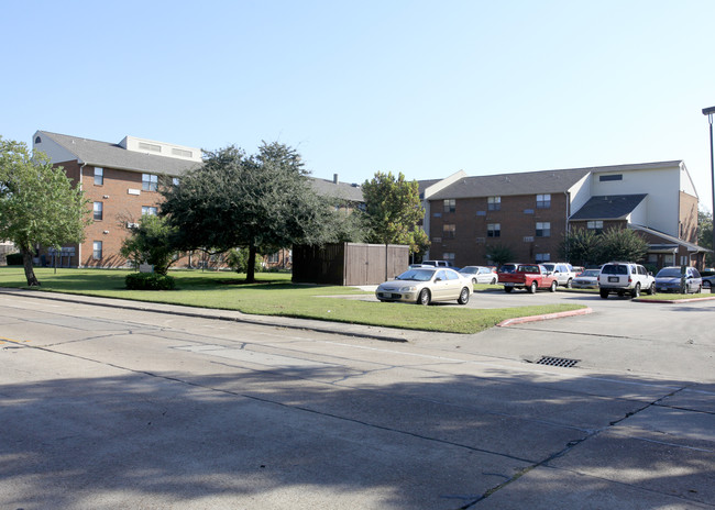 Alvin Memorial Gardens in Alvin, TX - Building Photo - Building Photo