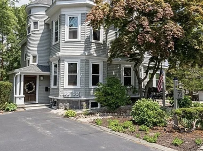 73 Hoyle St, Unit 1 in Norwood, MA - Foto de edificio