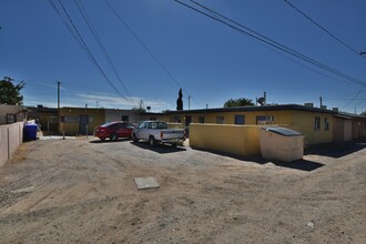 1130 Brownlee Ave in Las Cruces, NM - Building Photo - Building Photo