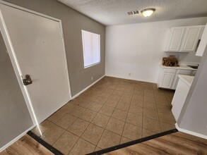 1705 Breckenwood Ct in Las Vegas, NV - Building Photo - Building Photo