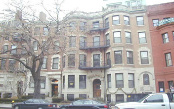 484 Beacon St in Boston, MA - Foto de edificio - Building Photo
