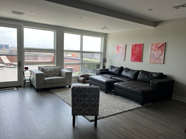 140 Comet Way, Unit C1 in Hackensack, NJ - Building Photo - Building Photo
