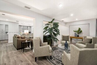 1024 NE 4th St in Hallandale Beach, FL - Building Photo - Building Photo