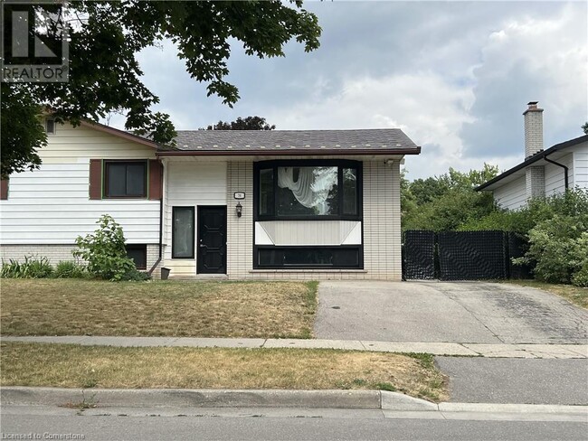 76 Montcalm Dr