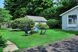 10 Ritchie Pl in Saratoga Springs, NY - Foto de edificio - Building Photo