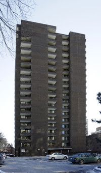 Ann Manor in Ottawa, ON - Building Photo - Building Photo