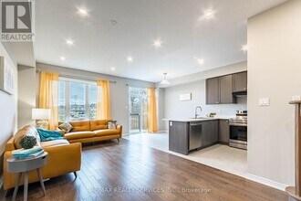 8273-8273 Tulip Tree Dr in Niagara Falls, ON - Building Photo - Building Photo
