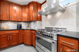 47 Indian Harbor Dr in Greenwich, CT - Building Photo - Building Photo