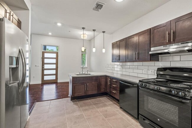 6700 Menchaca Rd in Austin, TX - Building Photo - Building Photo