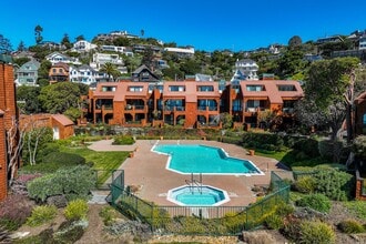 Point Tiburon Bayside in Tiburon, CA - Building Photo - Building Photo