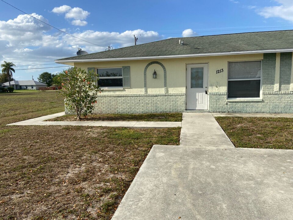 1213 NE 8th Terrace in Cape Coral, FL - Building Photo