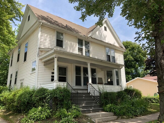 1016 E North St, Unit 3 in Appleton, WI - Building Photo - Building Photo