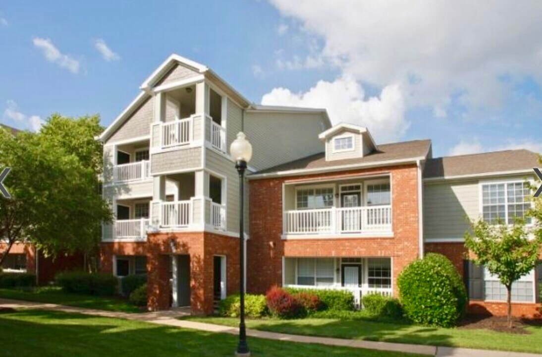 4190 NW Meadow Creek Cir in Fayetteville, AR - Building Photo