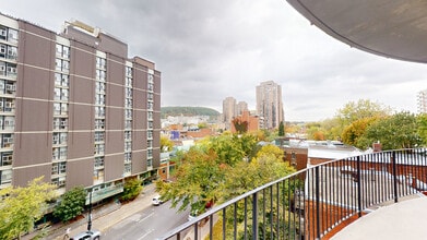 235 Sherbrooke in Montréal, QC - Building Photo - Building Photo