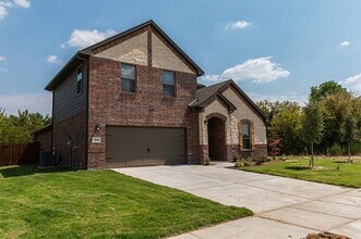1004 Maple Wy in Crowley, TX - Building Photo - Building Photo