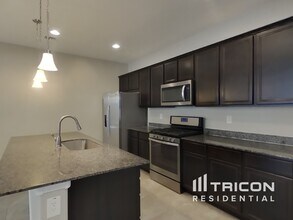 323 N 56th Pl in Mesa, AZ - Building Photo - Building Photo
