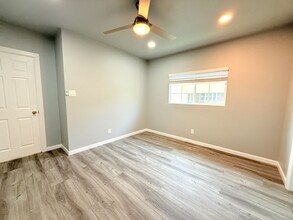 341 W Garfield Ave in Glendale, CA - Foto de edificio - Building Photo
