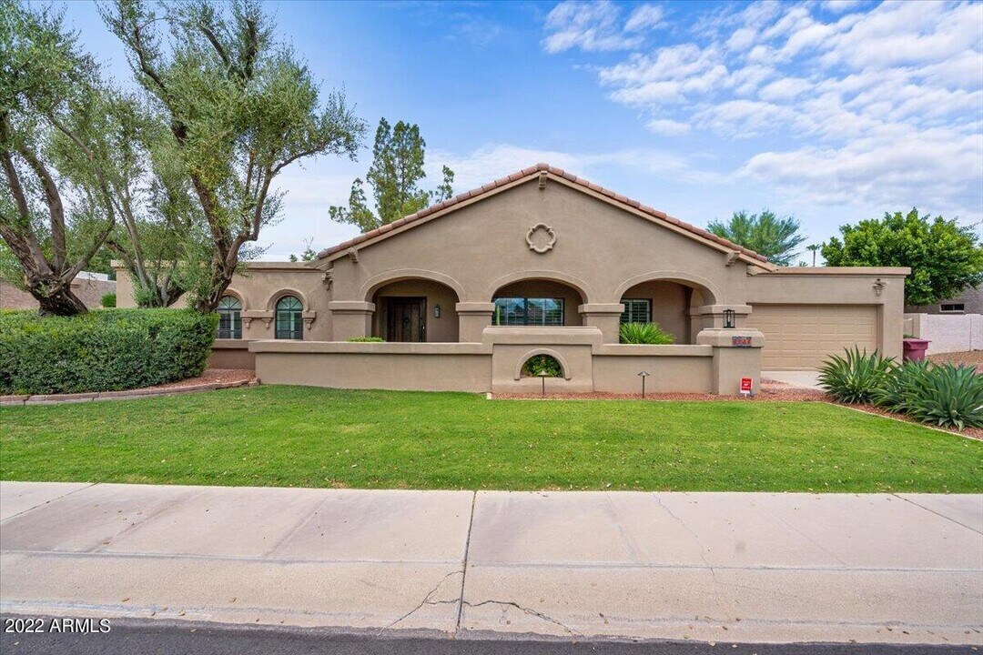 8326 E Via De La Luna in Scottsdale, AZ - Building Photo