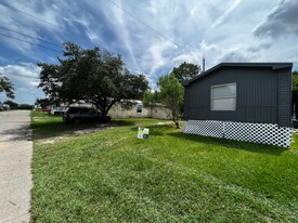 18517 Prickley Ash Way in Pearland, TX - Building Photo