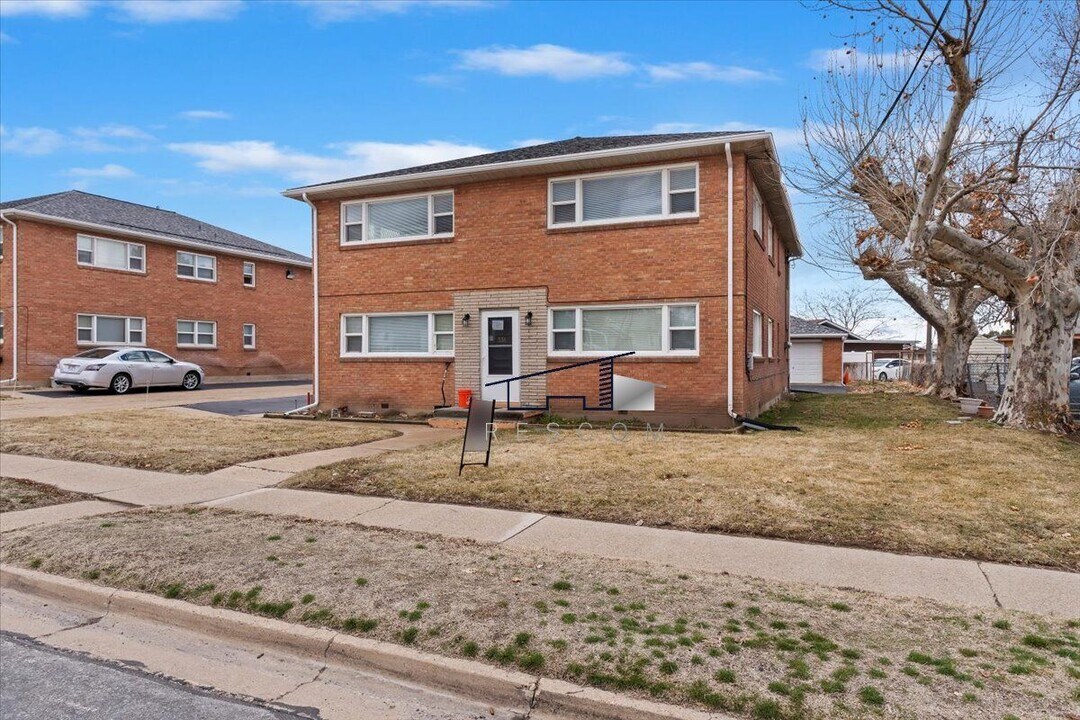 338 E 200 S in Clearfield, UT - Building Photo