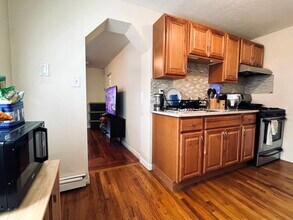 297 Meridian St, Unit 2 in Boston, MA - Building Photo - Building Photo