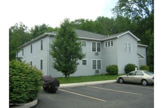 101 White Pine Ter in East Stroudsburg, PA - Building Photo - Building Photo