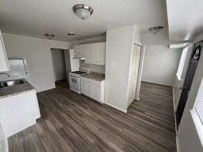 24885 Mayfair St in Flat Rock, MI - Building Photo - Building Photo