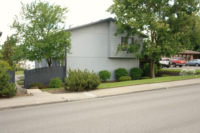 3123-3137 E 29th Ave in Spokane, WA - Foto de edificio - Building Photo