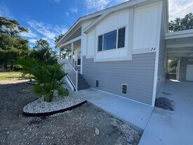 24 Eland Dr in North Fort Myers, FL - Building Photo