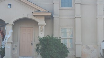 1007 Emerald Valley Dr in Laredo, TX - Building Photo