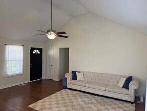 513 Gainey Dr in Oak Grove, KY - Building Photo - Building Photo