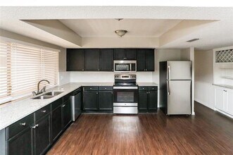 710 Bluebonnet Dr in Grand Prairie, TX - Building Photo - Building Photo