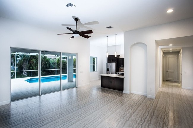 5224 SW 27th Pl in Cape Coral, FL - Foto de edificio - Building Photo