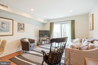 1926 Bainbridge St in Philadelphia, PA - Building Photo - Building Photo