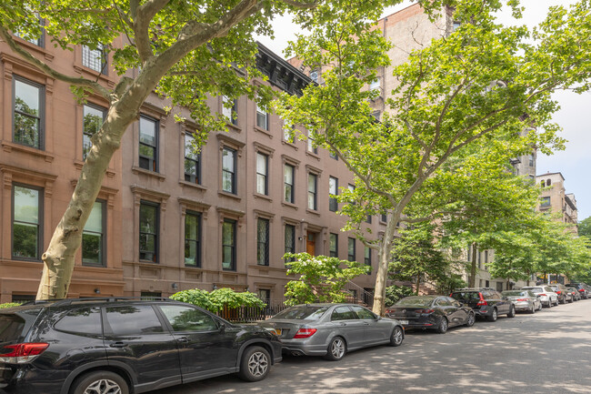 162 E 95th St in New York, NY - Foto de edificio - Building Photo