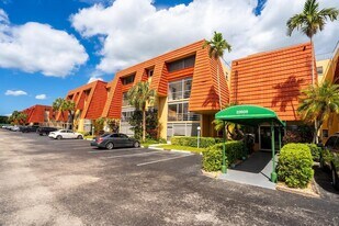 22615 SW 66th Ave in Boca Raton, FL - Building Photo