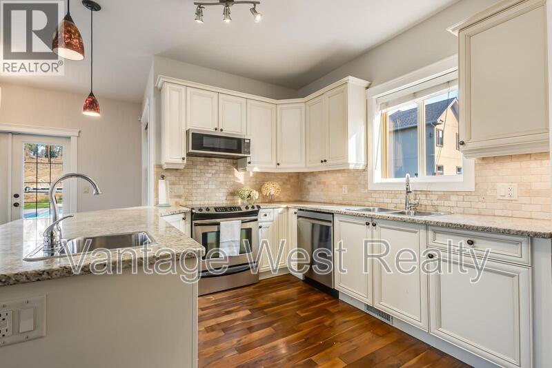 5308 Upper Mission Dr in Kelowna, BC - Building Photo